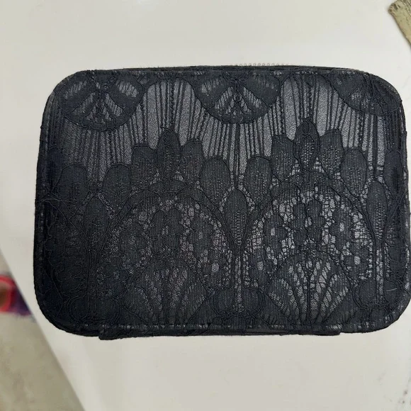 Trish McEvoy Black Lace makeup planner - Picture 1 of 11